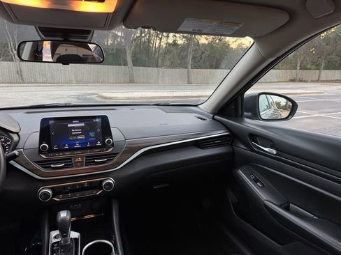 Used 2024 Nissan Altima 2.5 SV image 27