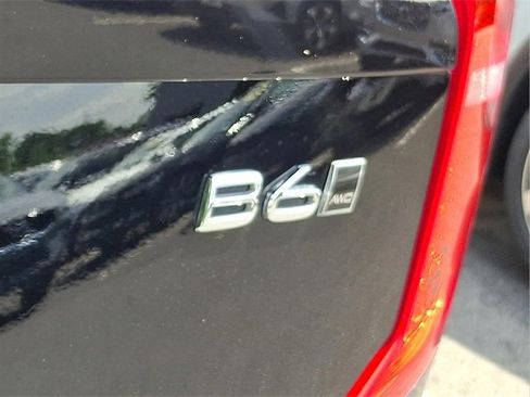 Certified 2024 Volvo XC90 B6 Plus image 30