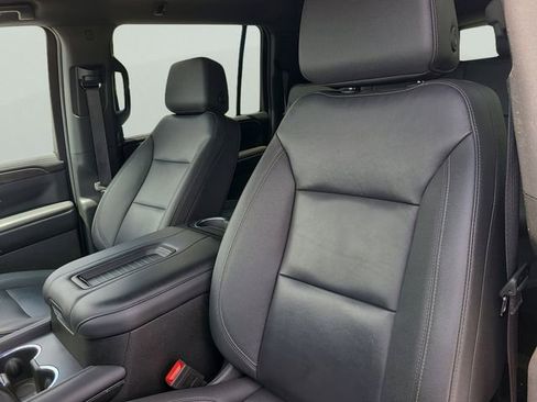 Used 2024 Chevrolet Suburban LT AWD/4WD image 19