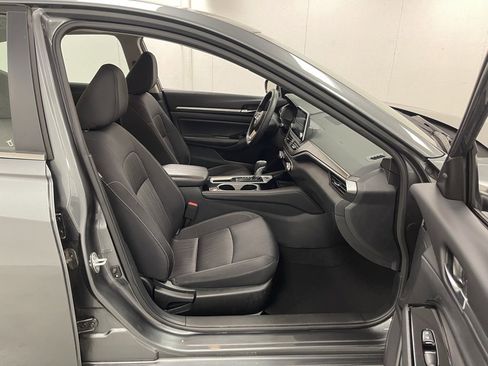 Used 2023 Nissan Altima 2.5 SV image 9