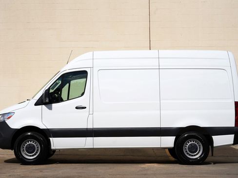 Used 2023 Mercedes-Benz Sprinter 2500 image 9