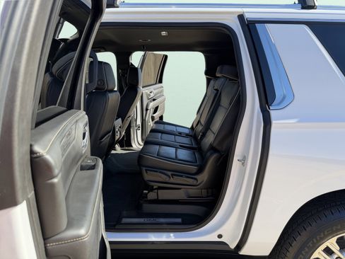 Used 2022 GMC Yukon XL SLT w/ SLT Luxury Package image 17