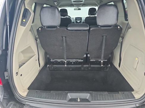 Used 2011 Chrysler Town & Country Touring image 11