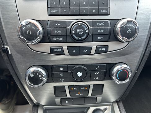 Used 2010 Ford Fusion SE FWD image 16