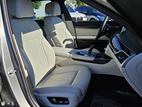 Used 2022 BMW 740i xDrive w/ M Sport Package image 23