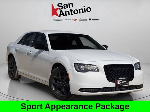 Used 2023 Chrysler 300 Touring w/ Sport Appearance Package RWD image 3