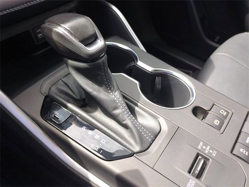 Used 2022 Toyota Highlander XLE image 34