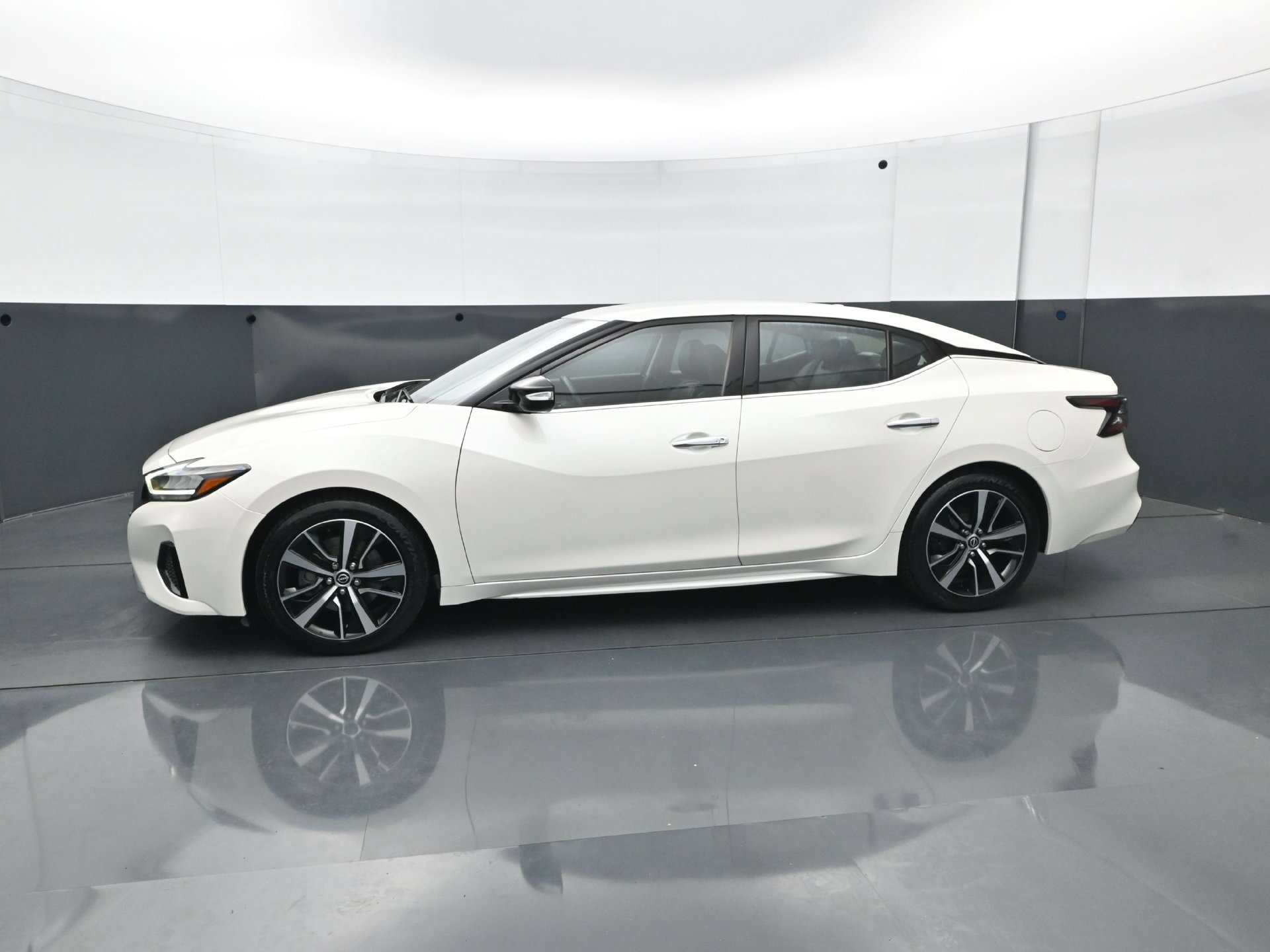 Used 2023 Nissan Maxima SV w/ Floor Mat Group FWD image 3