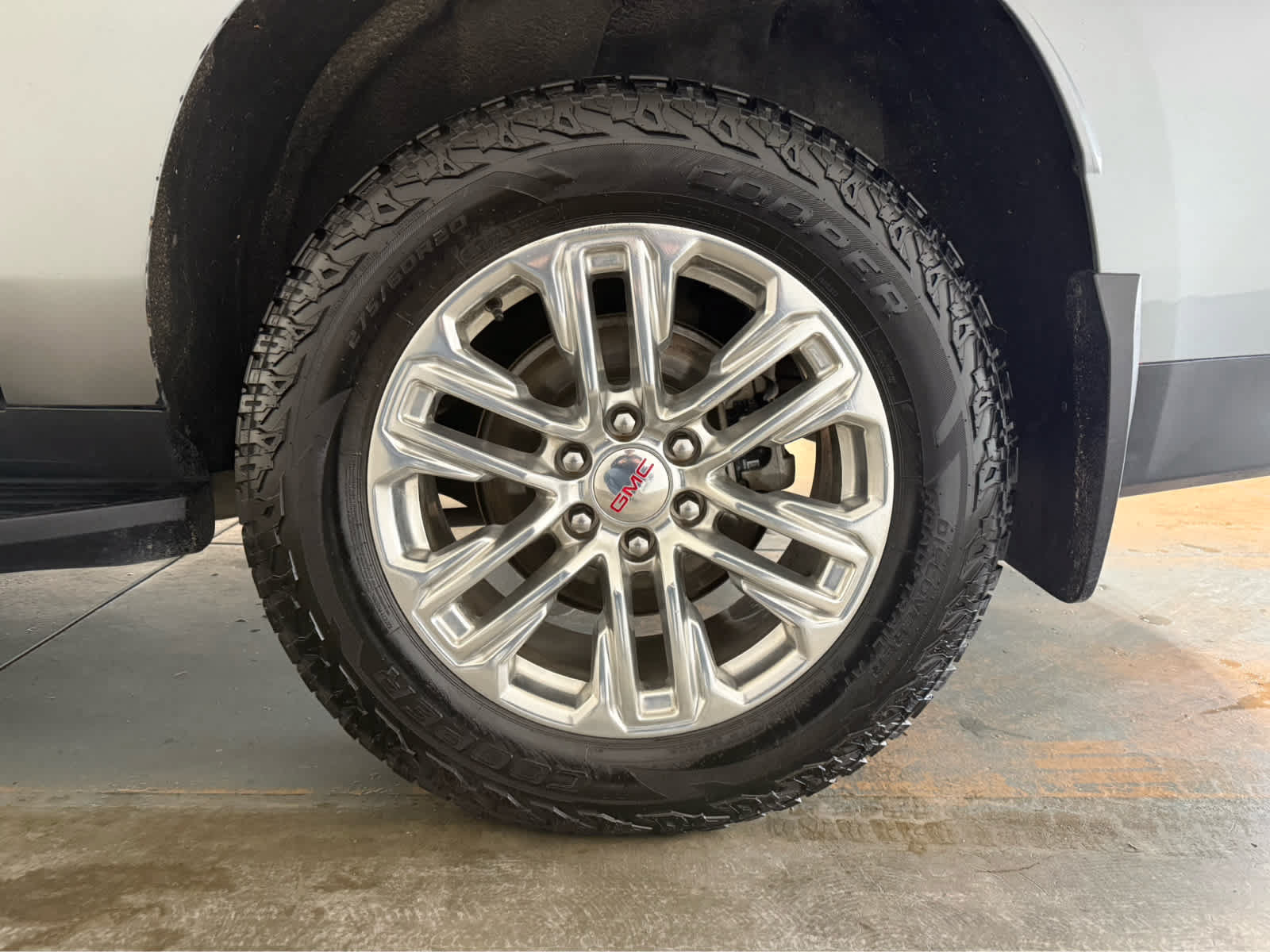 Used 2023 GMC Yukon XL SLT AWD/4WD image 10