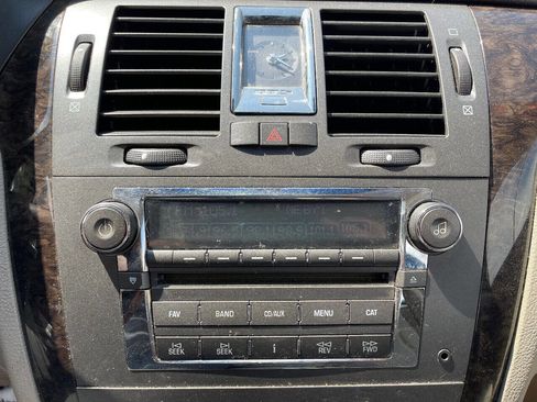 Used 2010 Cadillac DTS Luxury image 19