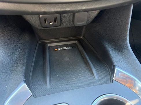 Used 2022 Chevrolet Traverse LT FWD image 10