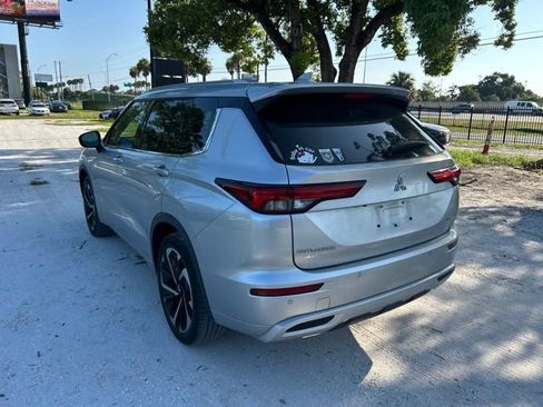 Used 2023 Mitsubishi Outlander SEL FWD image 3