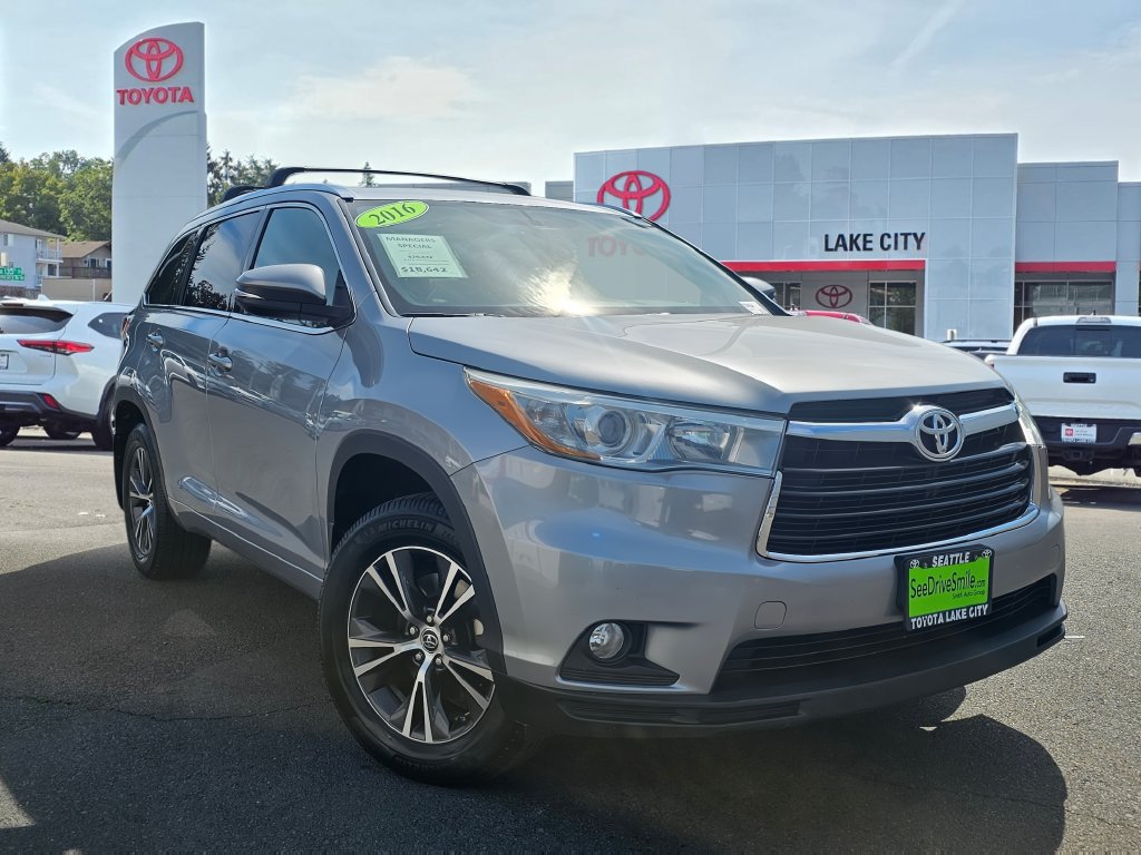 Used 2016 Toyota Highlander XLE AWD/4WD image 1