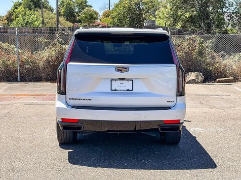 Certified 2021 Cadillac Escalade ESV Premium Luxury w/ Driver Assist Tech Package AWD/4WD image 3