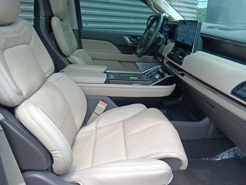 Used 2024 Lincoln Navigator Reserve AWD/4WD image 38
