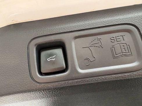 Used 2024 Ford Expedition XLT AWD/4WD image 38