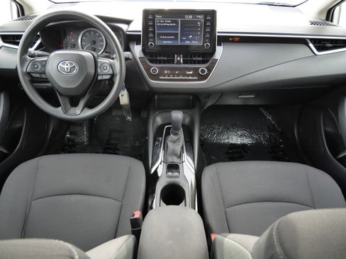 Used 2020 Toyota Corolla LE image 10