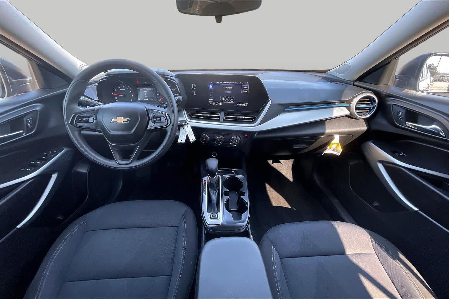 Used 2025 Chevrolet Trax LS FWD image 15