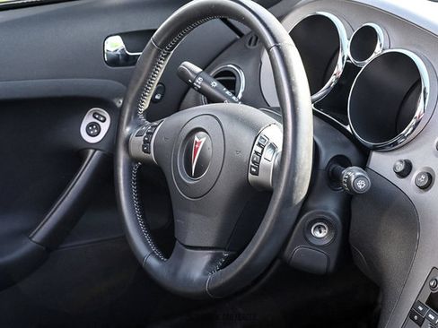Used 2009 Pontiac Solstice GXP w/ Premium Package RWD image 28