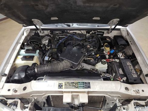 Used 2002 Ford Explorer Sport Trac 4x4 image 10