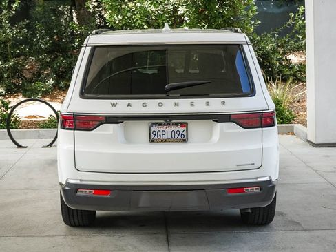 Used 2022 Jeep Wagoneer Series II RWD image 5