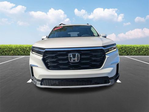 Used 2024 Honda Pilot Touring image 10