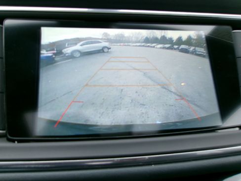 Used 2019 Buick Enclave Essence w/ LPO, Luxury Package image 17