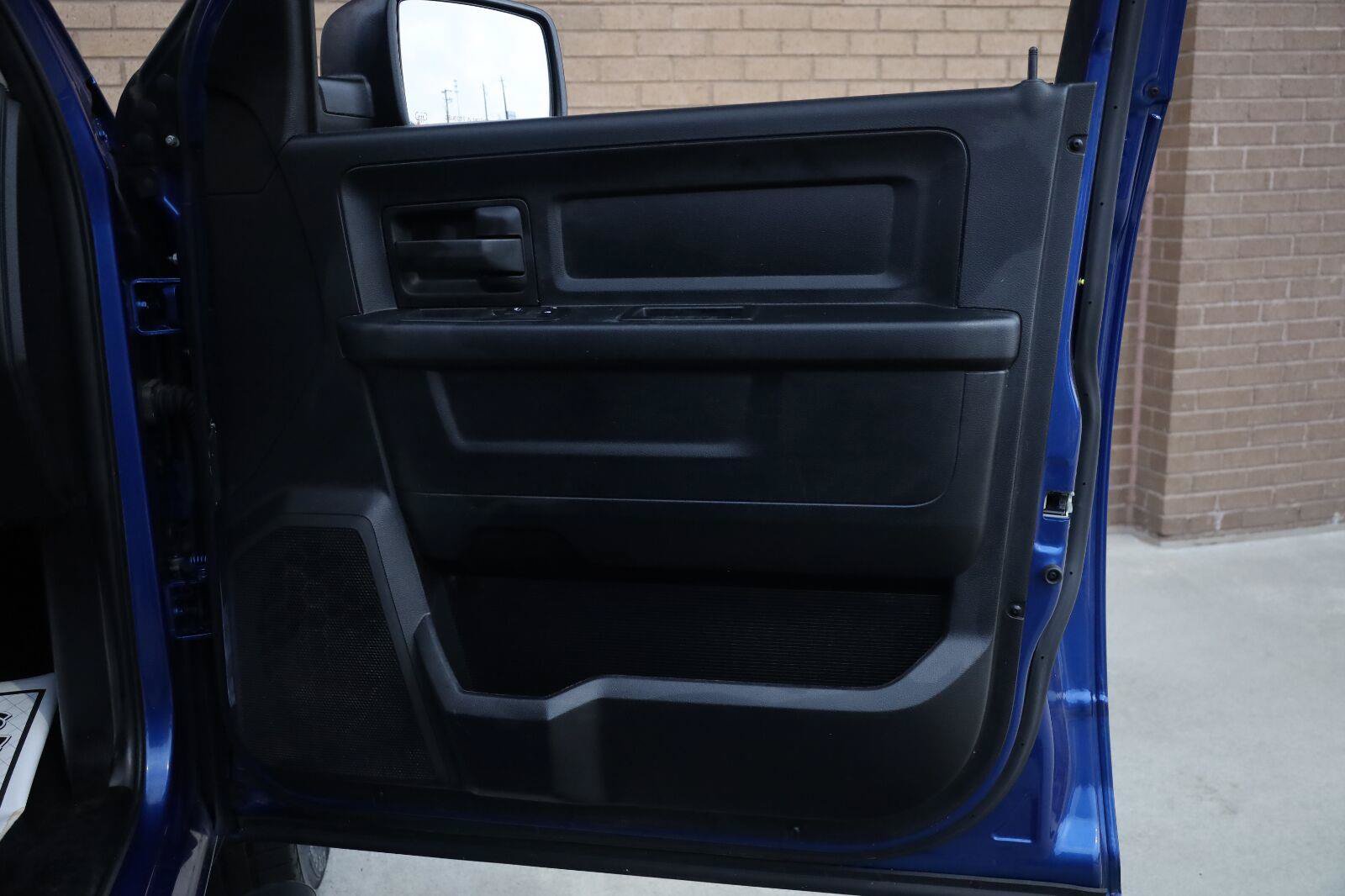 Used 2015 RAM 1500 Express RWD image 24