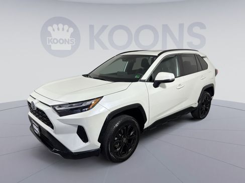 Used 2022 Toyota RAV4 SE image 1