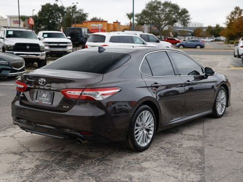 Used 2019 Toyota Camry XLE image 16