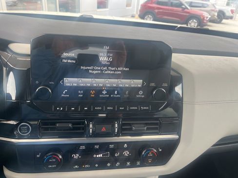 Used 2023 Nissan Pathfinder SL w/ Lighting Package (N92) AWD/4WD image 14