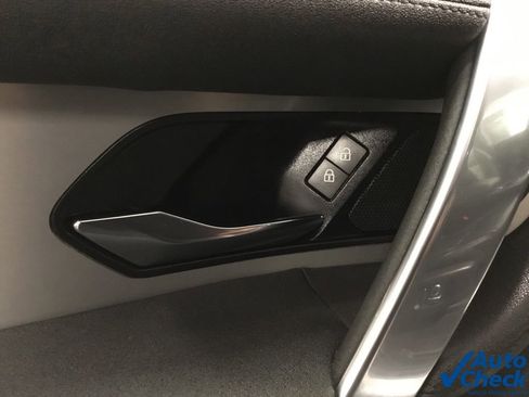 Used 2021 Land Rover Discovery Sport S image 24