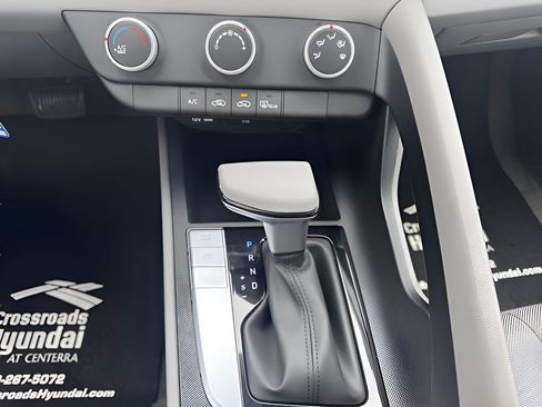Used 2025 Hyundai Elantra SE image 25