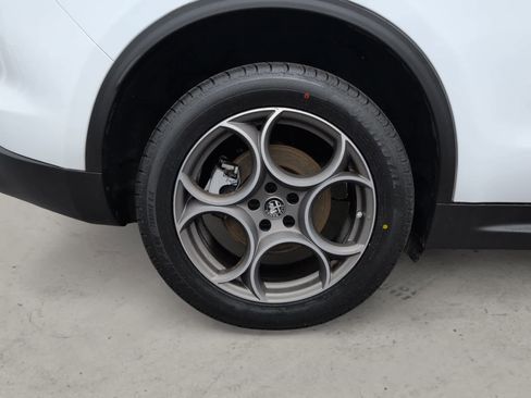 Used 2022 Alfa Romeo Stelvio Sprint image 9