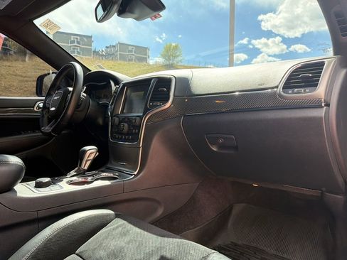 Used 2017 Jeep Grand Cherokee SRT image 32