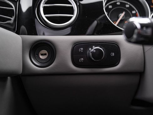 Used 2018 Bentley Flying Spur V8 image 19