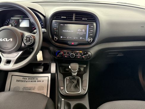 Used 2022 Kia Soul LX image 12