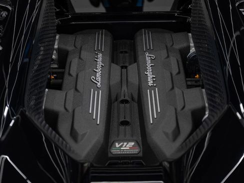 Used 2025 Lamborghini Revuelto AWD/4WD image 38