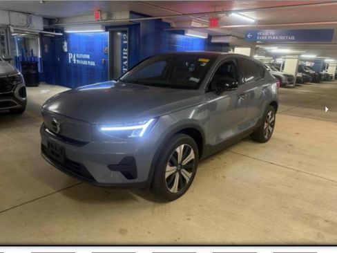 Used 2023 Volvo C40 Recharge Core w/ Climate Package AWD/4WD image 1