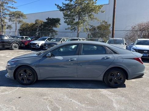 Used 2022 Hyundai Elantra SEL w/ Preferred Accessory Package image 17