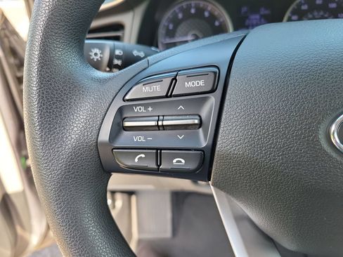 Used 2019 Hyundai Elantra SE FWD image 21