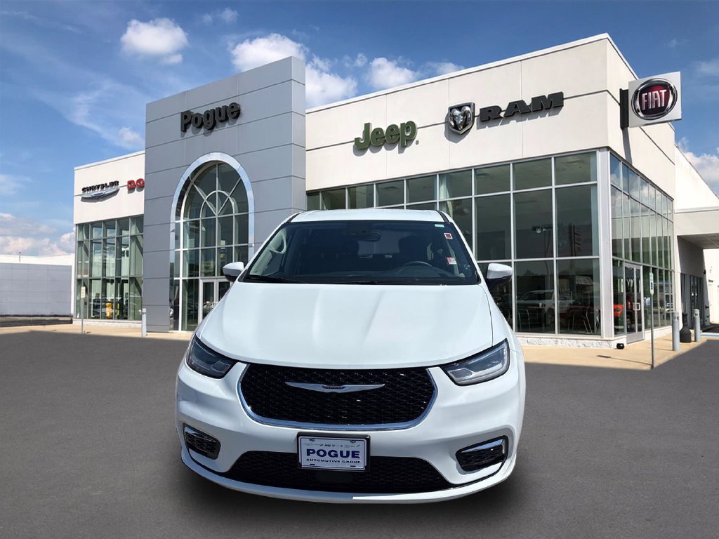 Used 2023 Chrysler Pacifica Touring-L FWD image 8