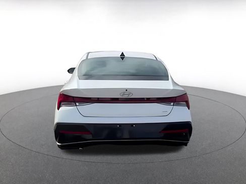 Used 2025 Hyundai Elantra Limited image 7