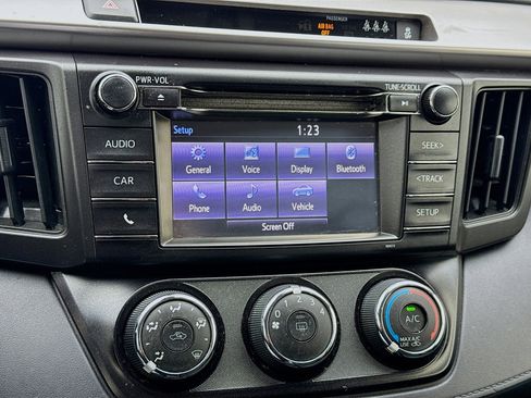 Used 2018 Toyota RAV4 LE w/ All Weather Liner Package FWD image 9