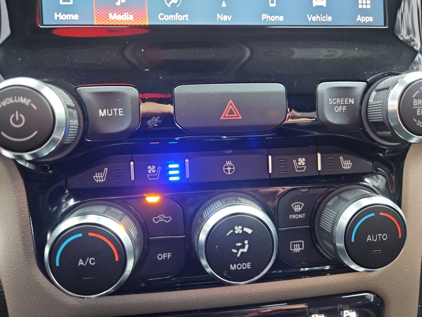 Used 2022 RAM 1500 Laramie AWD/4WD image 27
