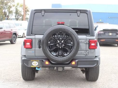 Used 2023 Jeep Wrangler Unlimited Sahara w/ Cold Weather Group AWD/4WD image 4