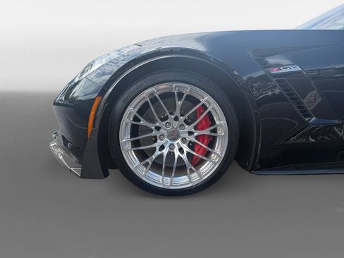 Used 2015 Chevrolet Corvette Z06 w/ 3LZ Preferred Equipment Group RWD image 14