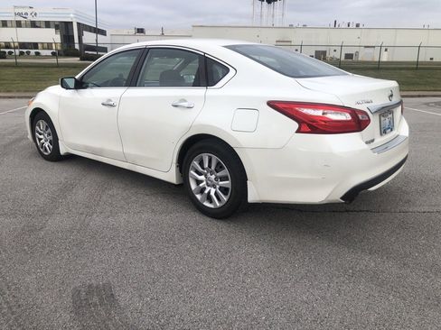 Used 2016 Nissan Altima 2.5 S w/ Interior Lighting Package image 5