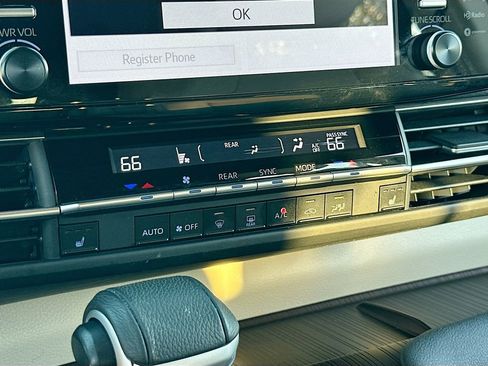 Used 2024 Toyota Sienna XLE image 15