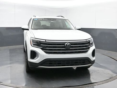 Used 2024 Volkswagen Atlas SE w/ Panoramic Sunroof Package image 8